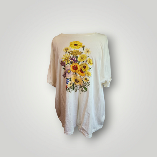 Fifth Sun Wild Flowers White T-Shirt, Size 3X